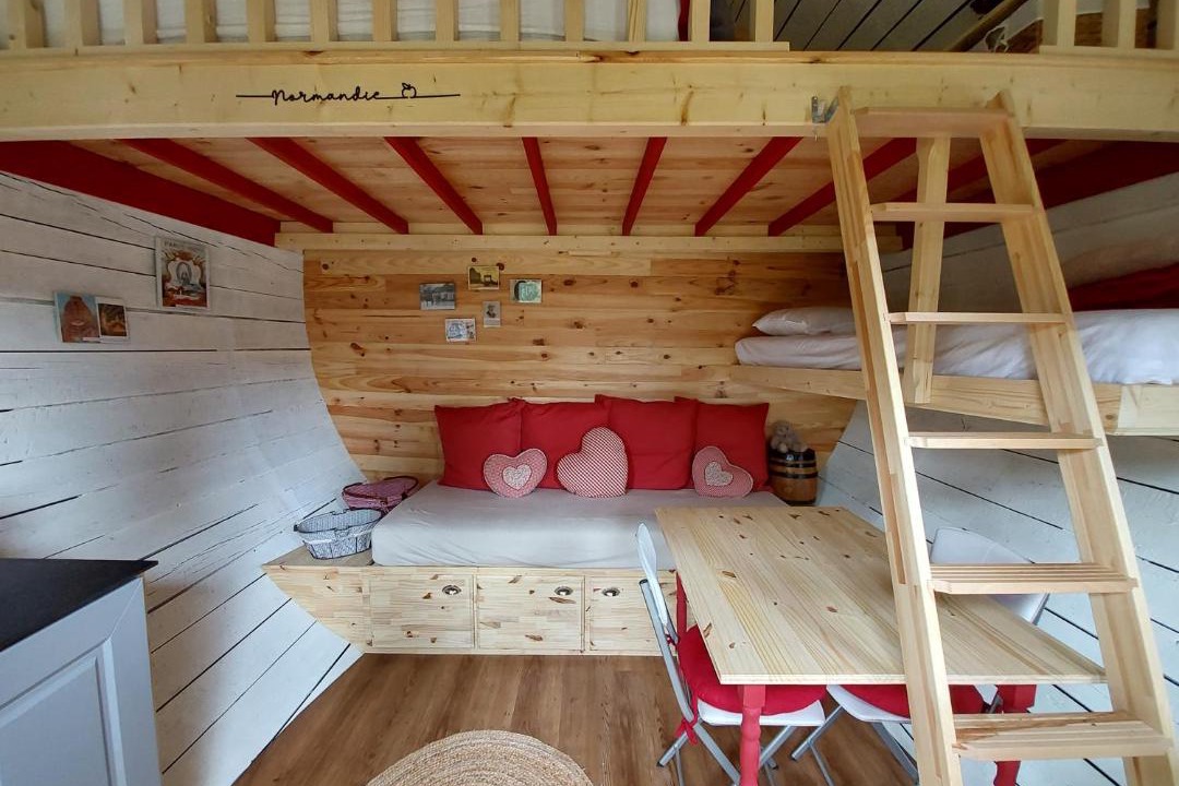 Photo of Others in Litteau