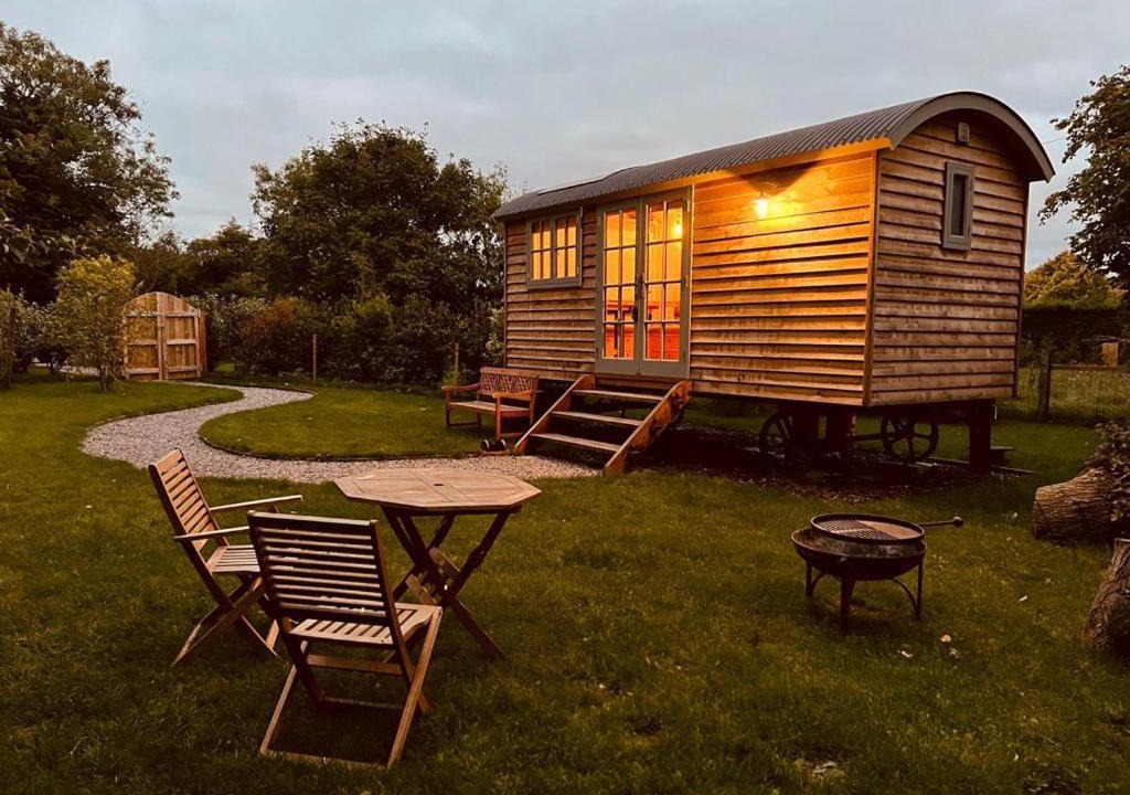 Photo of Others in Alton Barnes