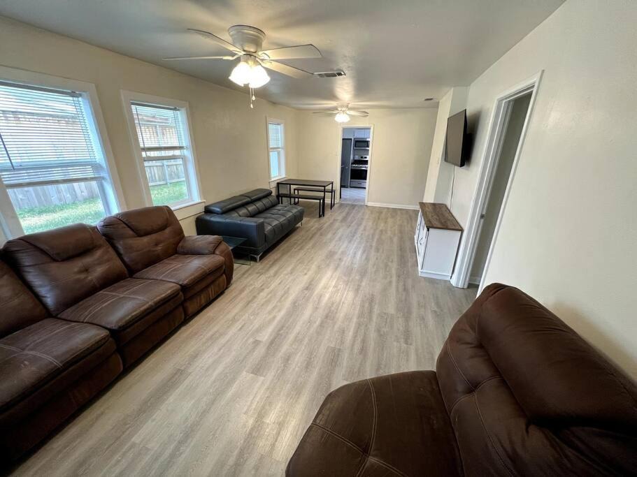 Photo of Livingroom in Westworth Village