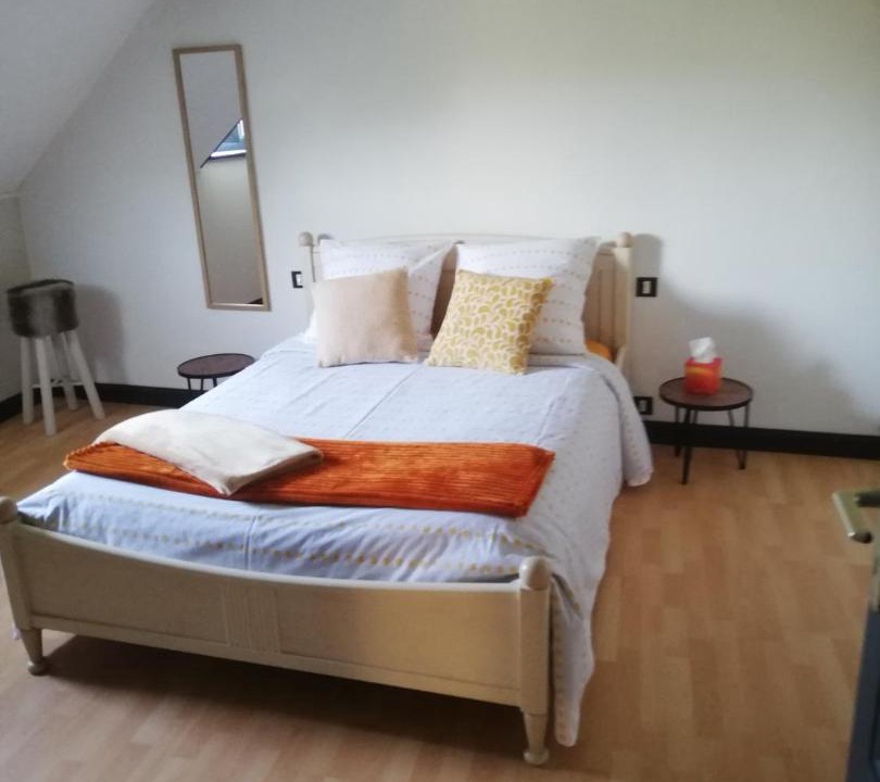 Photo of Bedroom in Arrest