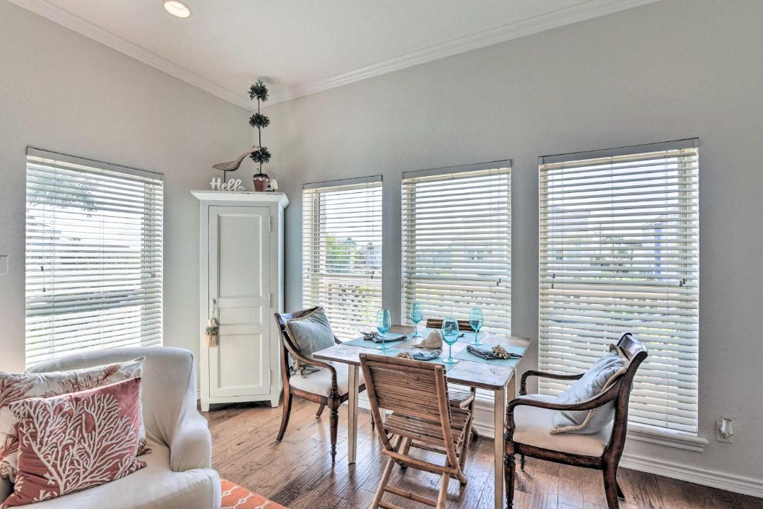 Photo of Livingroom in Pirates Beach West