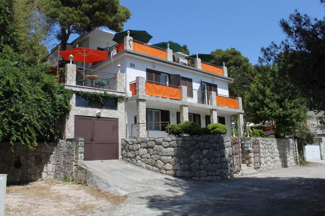 Photo of Buildings in Cove Murtar