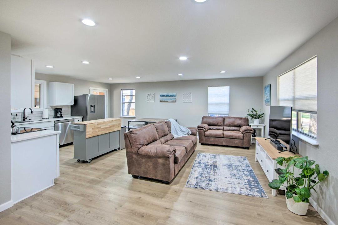 Photo of Livingroom in Gun Barrel City