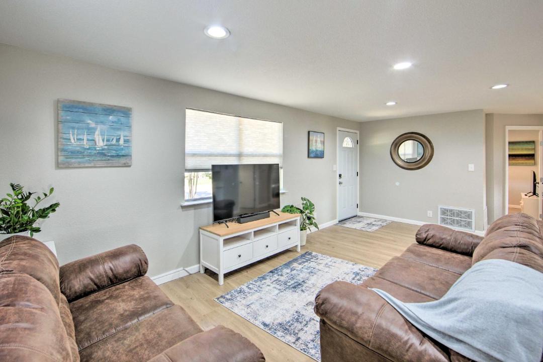 Photo of Livingroom in Gun Barrel City