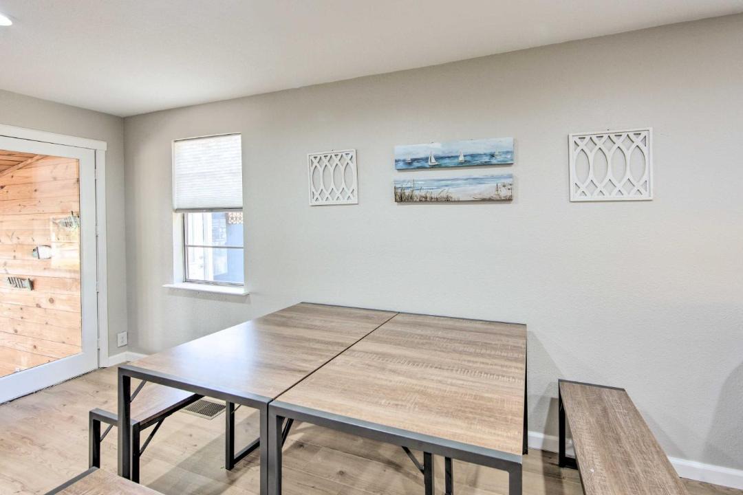 Photo of Livingroom in Gun Barrel City
