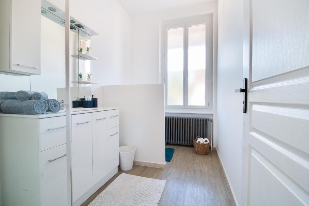 Photo of Others in Commentry