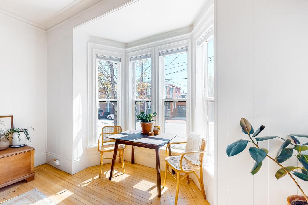 Photo of Livingroom in East Bayside