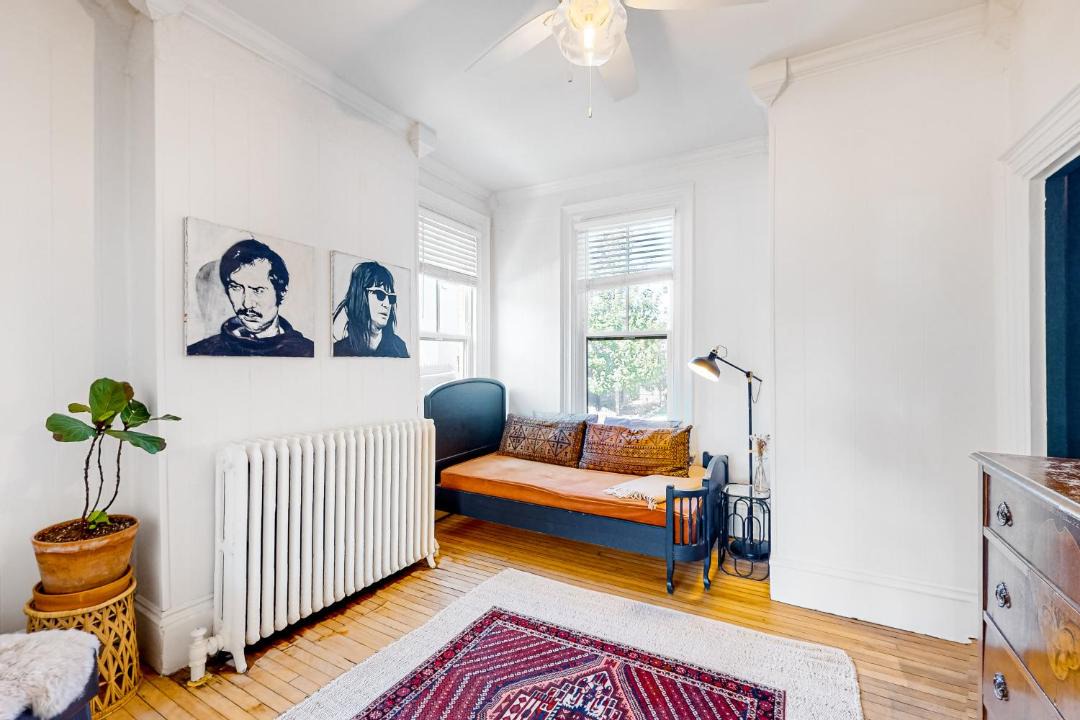 Photo of Livingroom in East Bayside