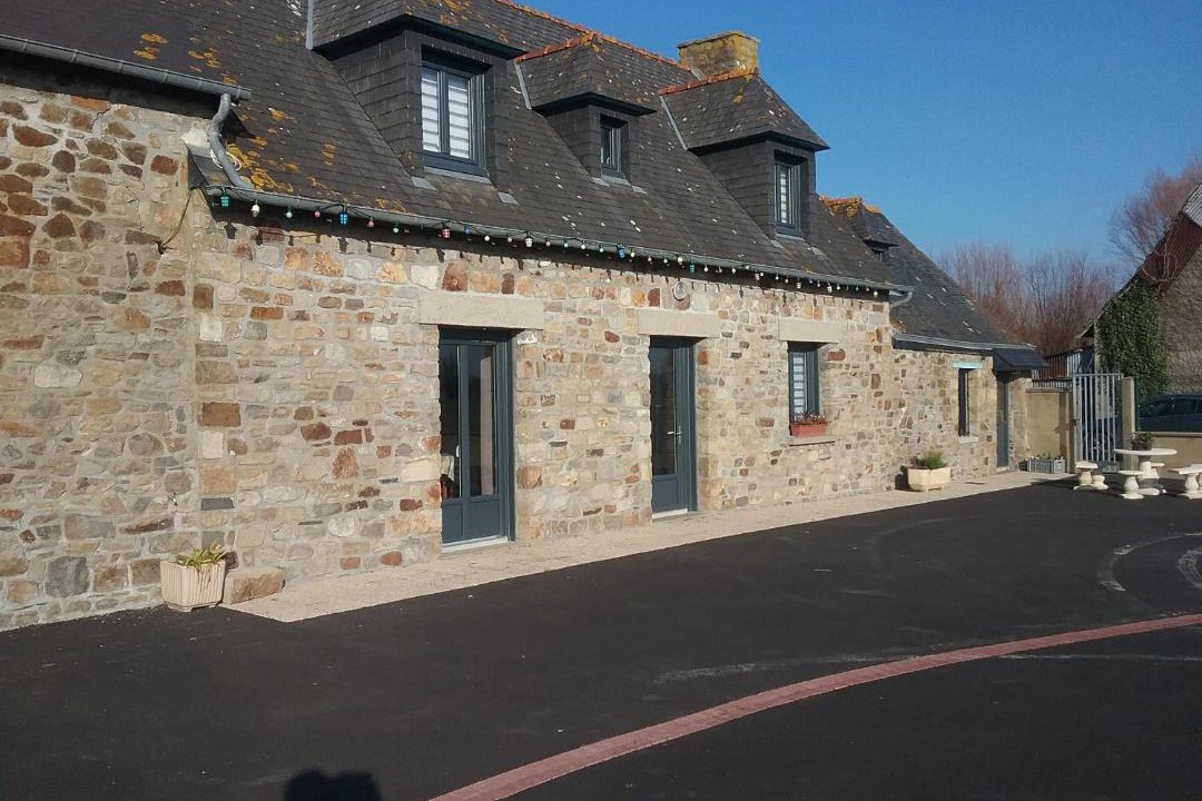 Photo of Buildings in Mont-Dol