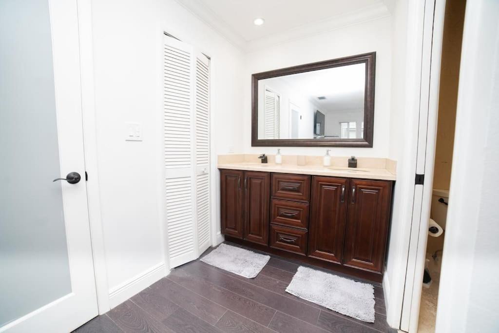 Photo of Bedroom in Ludlam