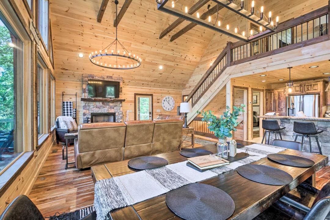 Photo of Livingroom in Foxfire Estates