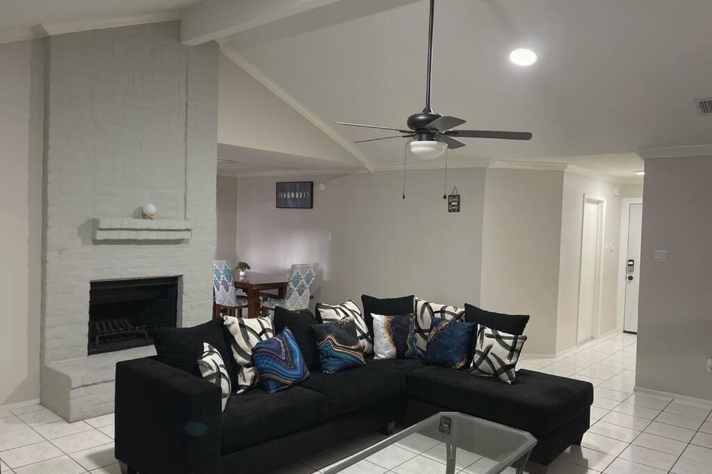 Photo of Livingroom in Mission Bend