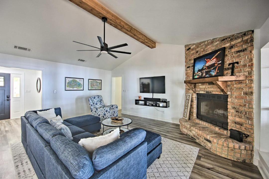 Photo of Livingroom in Flint