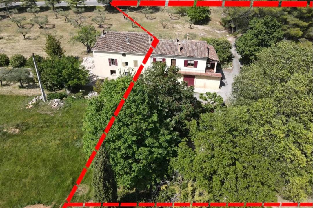 Photo of Buildings in Villecroze