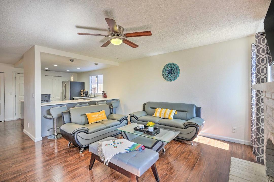 Photo of Livingroom in Sacramento