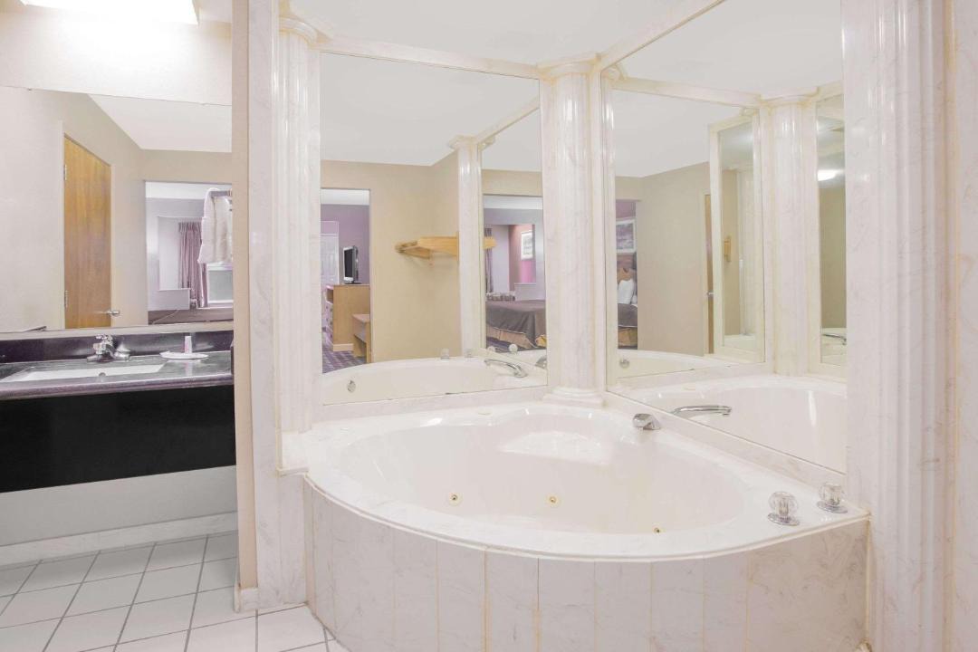 Photo of Bathroom in Pine Bluff