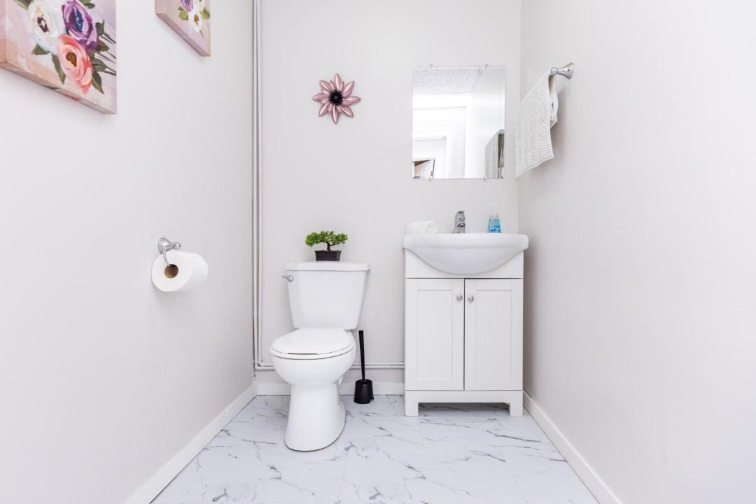 Photo of Bathroom in Centretown West