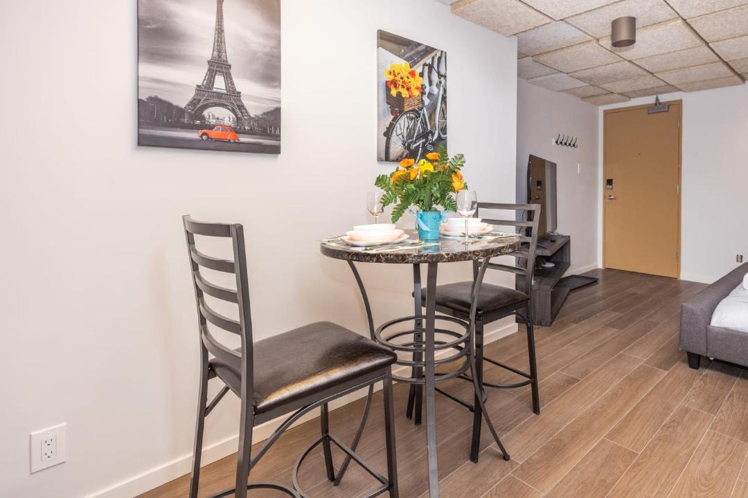 Photo of Livingroom in Centretown West