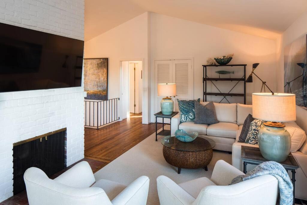 Photo of Livingroom in Golden Rectangle