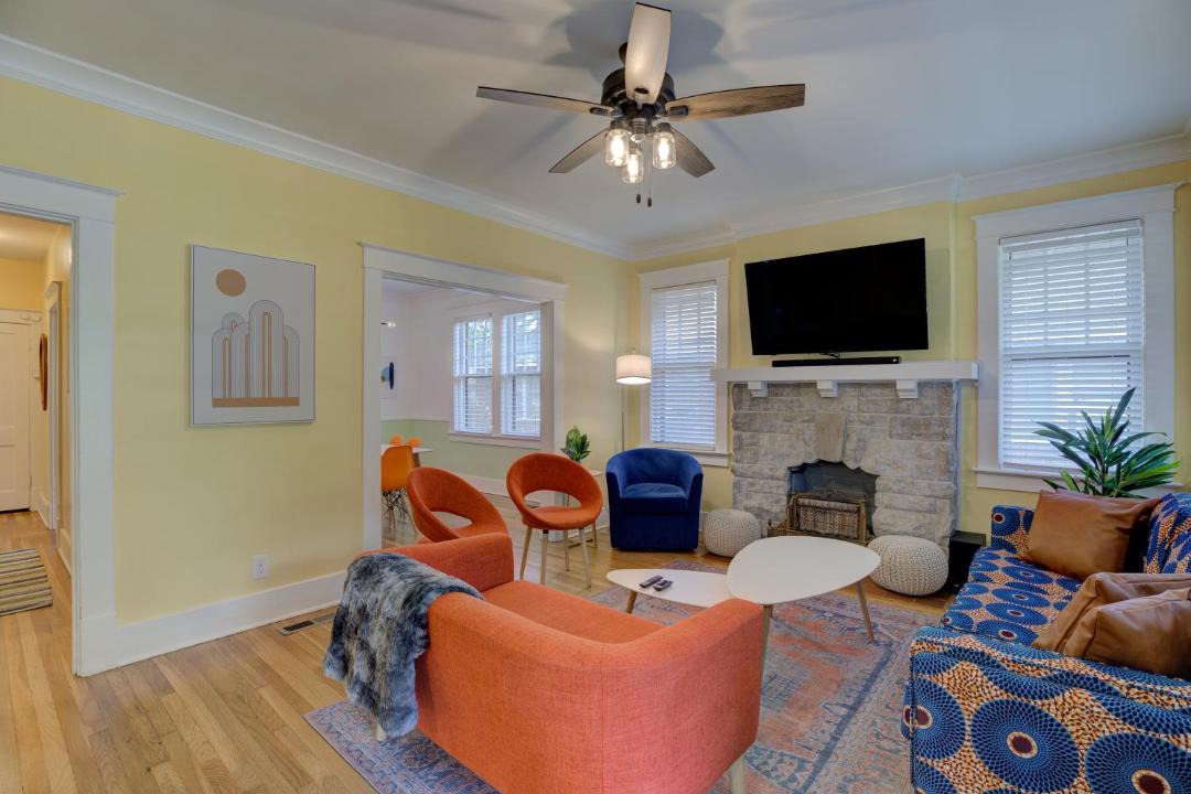 Photo of Livingroom in Cooper-Young Historic District