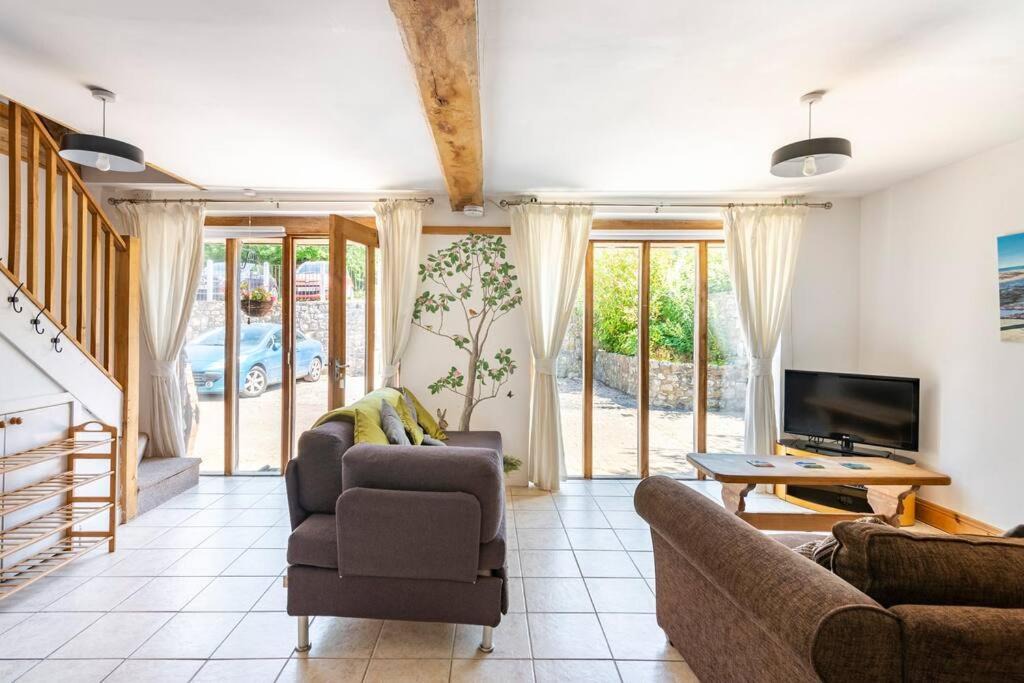 Photo of Livingroom in Kemeys Commander