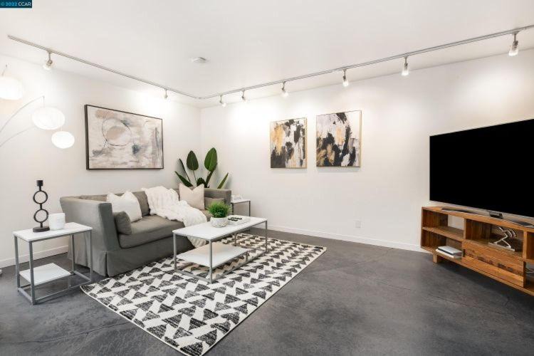 Photo of Livingroom in Concord