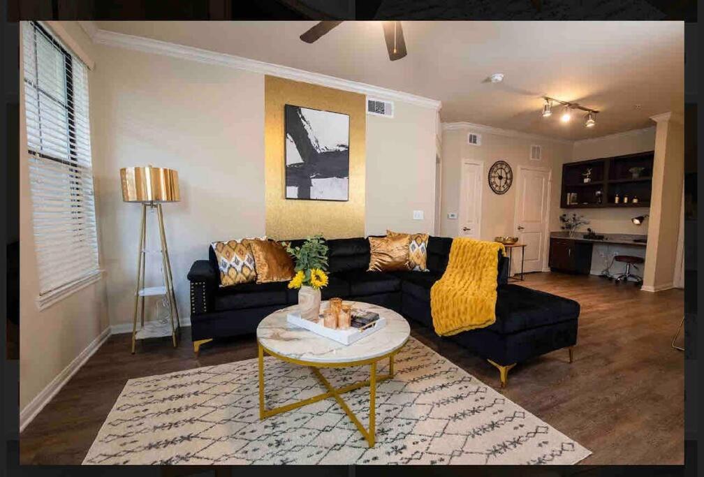 Photo of Livingroom in Lazybrook/Timbergrove