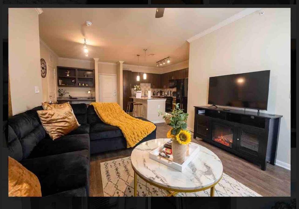 Photo of Livingroom in Lazybrook/Timbergrove