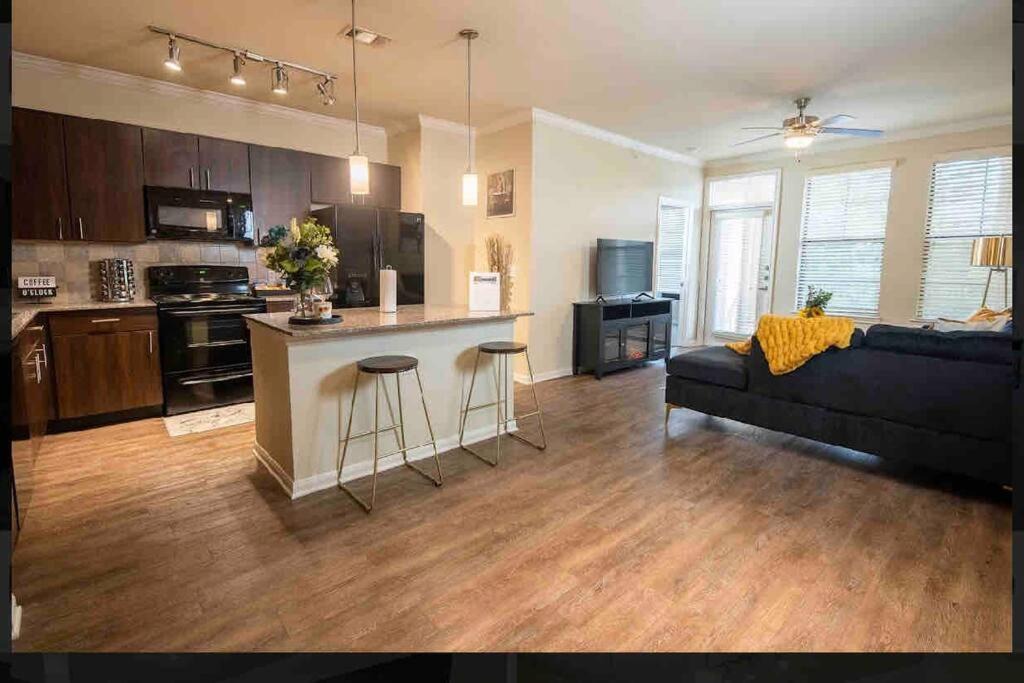 Photo of Livingroom in Lazybrook/Timbergrove