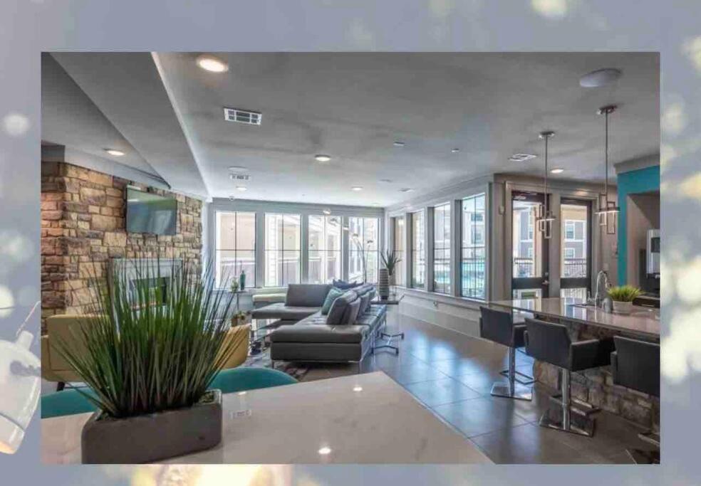 Photo of Livingroom in Lazybrook/Timbergrove