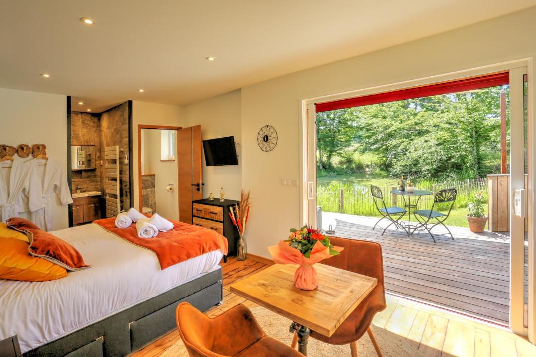 Photo of Bedroom in Saint-Fargeau