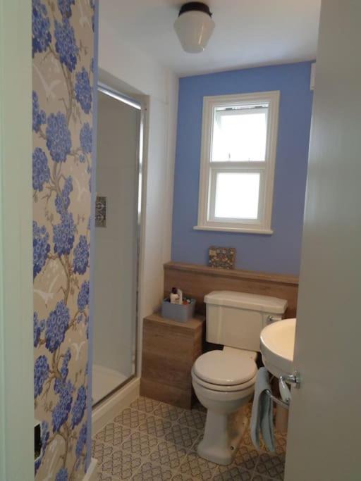 Photo of Others in Askew