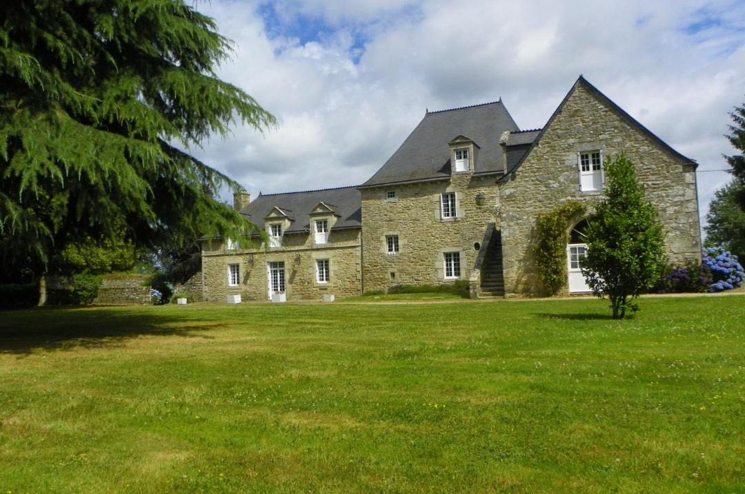 Photo of Buildings in Malansac