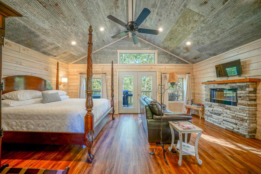 Photo of Livingroom in Mid America