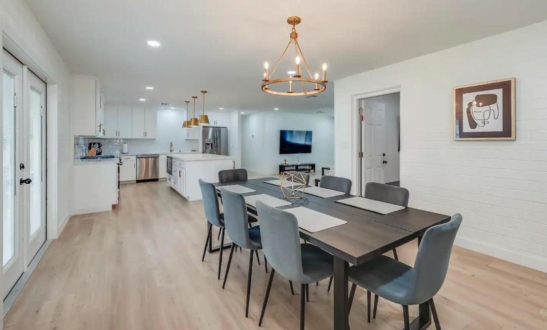 Photo of Livingroom in Melrose Village