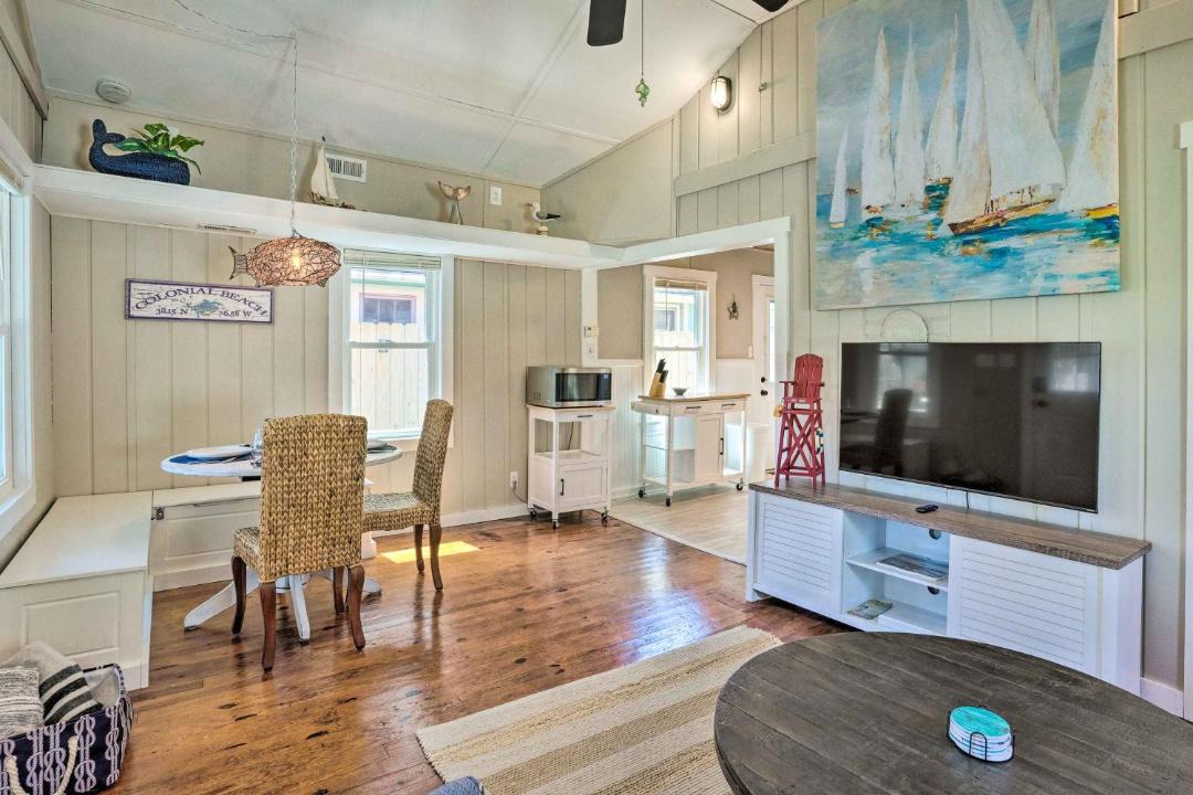 Photo of Livingroom in Colonial Beach
