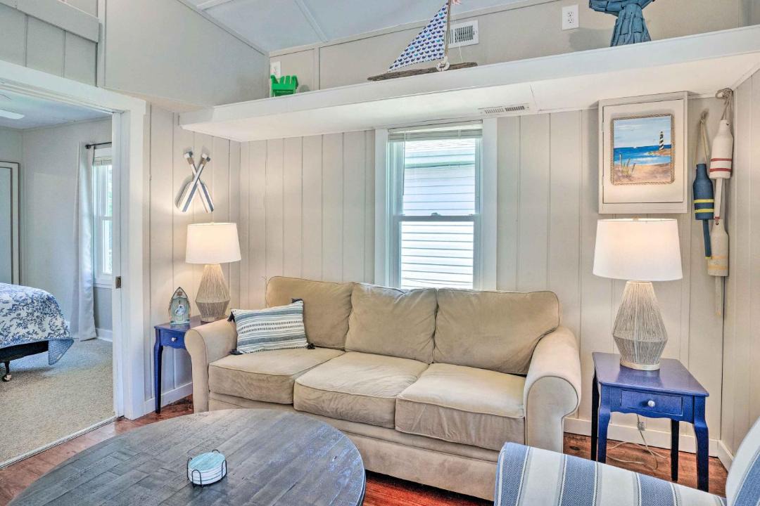 Photo of Livingroom in Colonial Beach