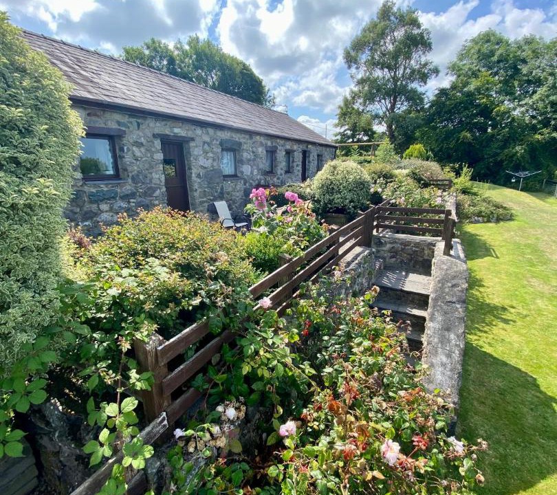 Photo of Buildings in Dinas