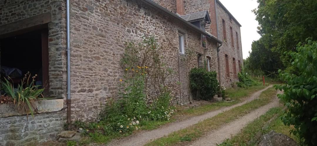 Photo of Buildings in Esson