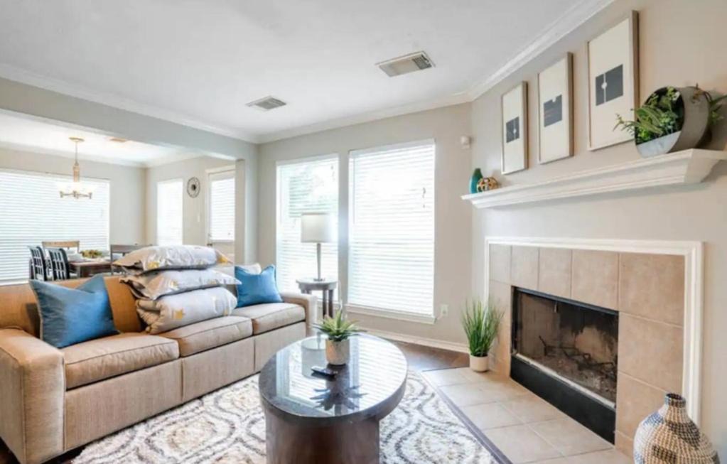 Photo of Livingroom in Cypress