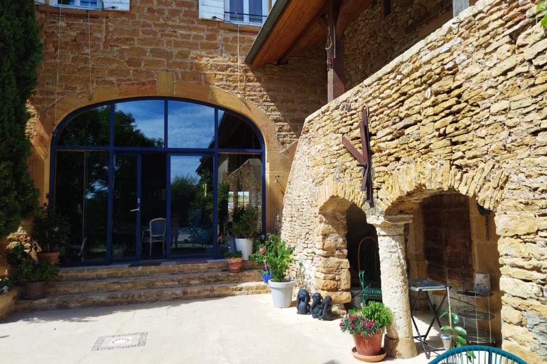 Photo of Buildings in Pouilly-le-Monial