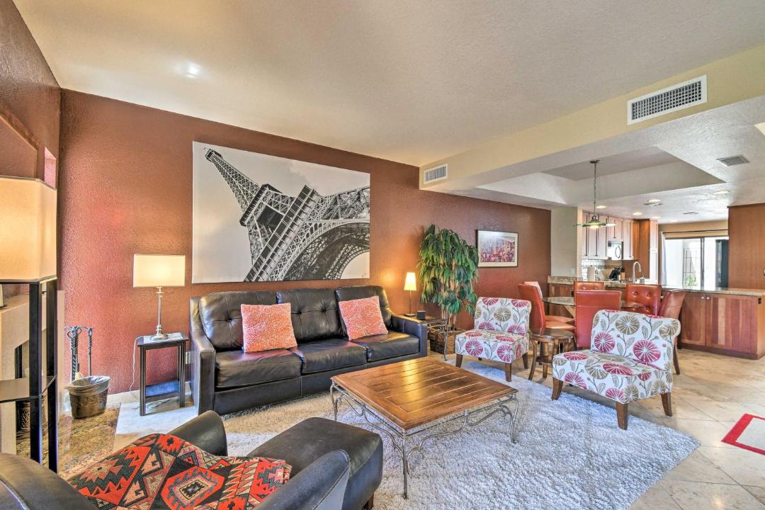Photo of Livingroom in Biltmore Courts