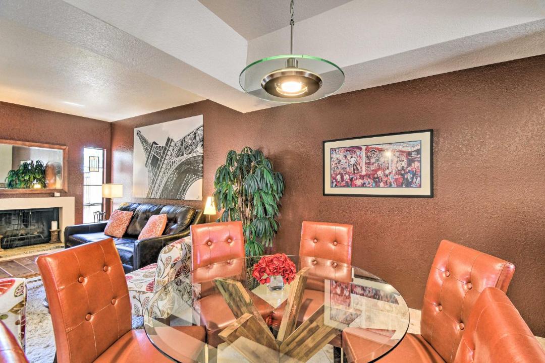 Photo of Livingroom in Biltmore Courts