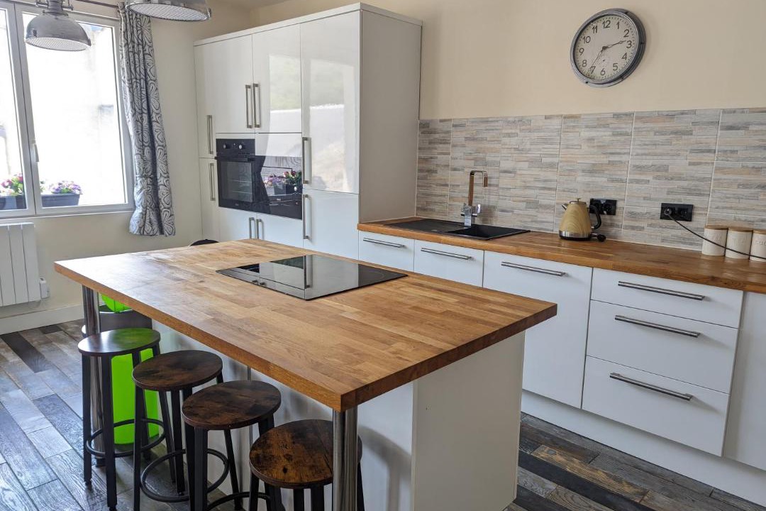 Photo of Kitchen in Sarrancolin