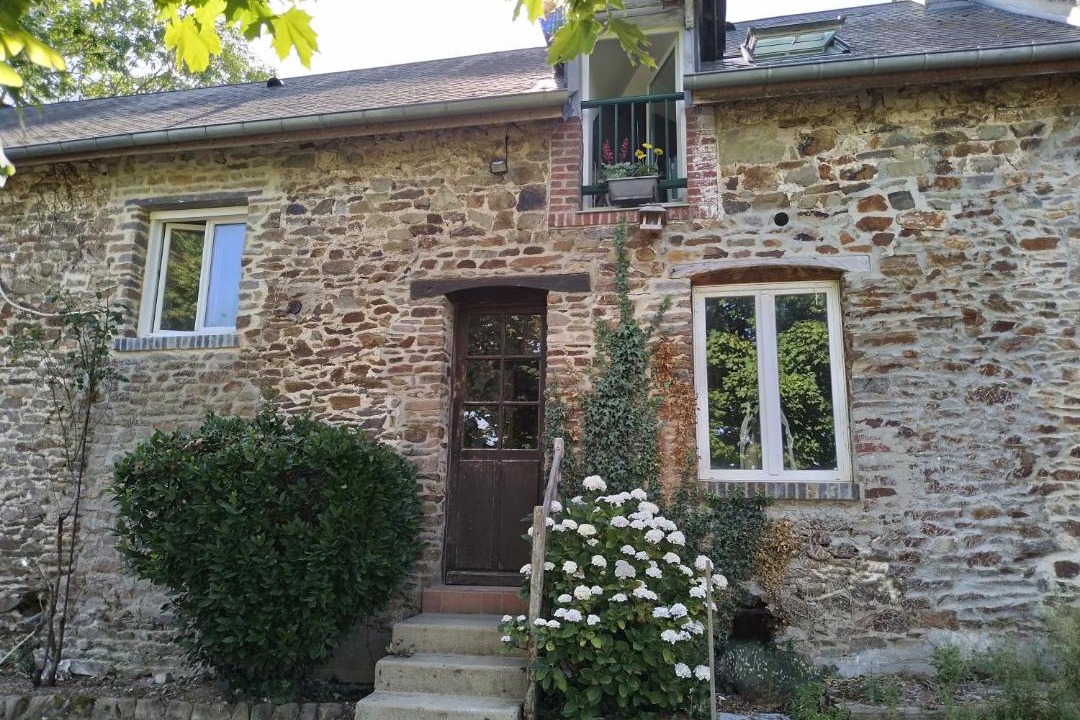 Photo of Others in Esson