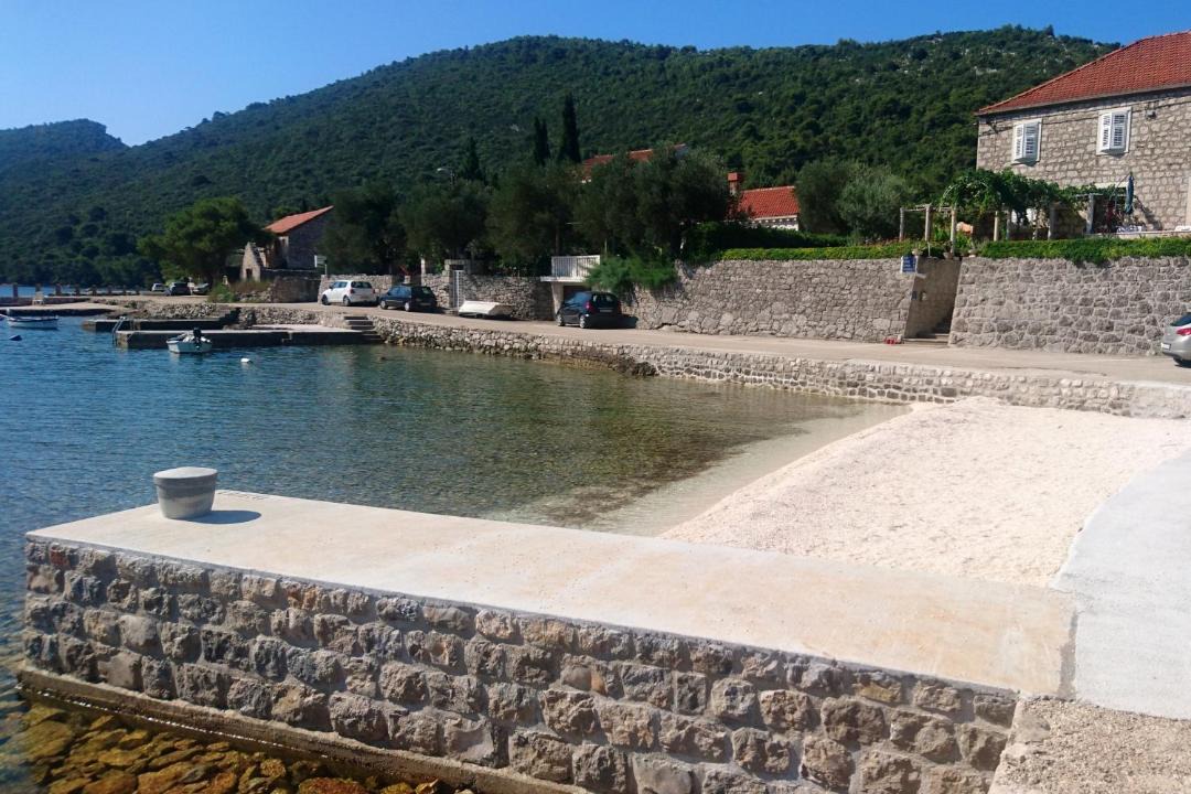Photo of Others in Broce