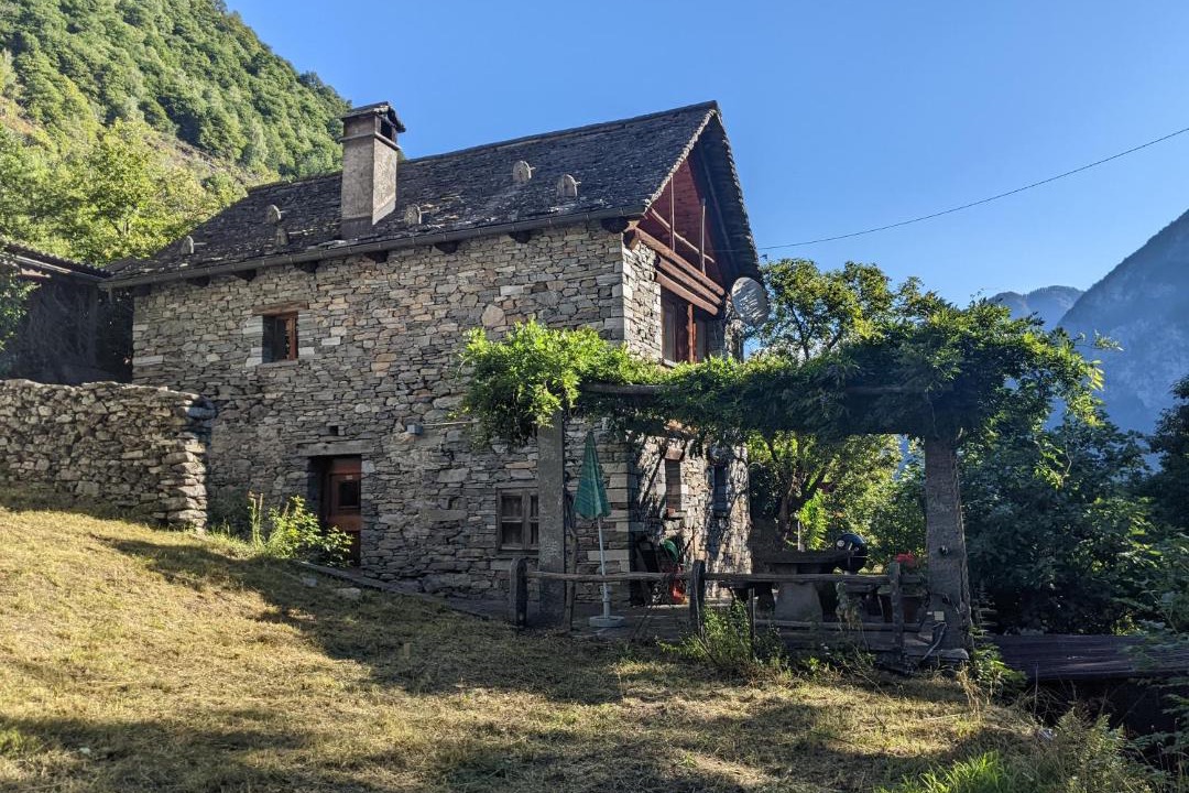 Photo of Buildings in Linescio