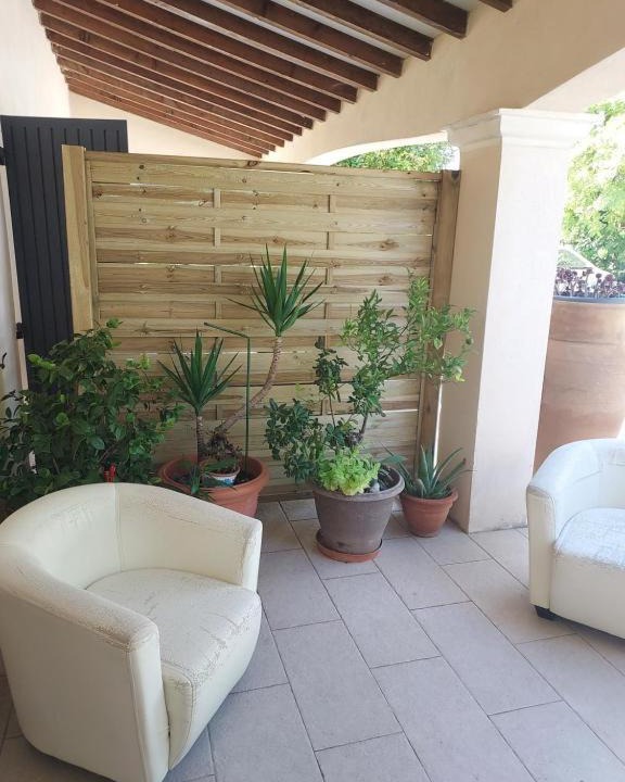 Photo of Patio Balcony in Entraigues-sur-la-Sorgue