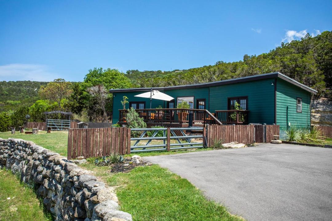 Photo of Buildings in Pipe Creek