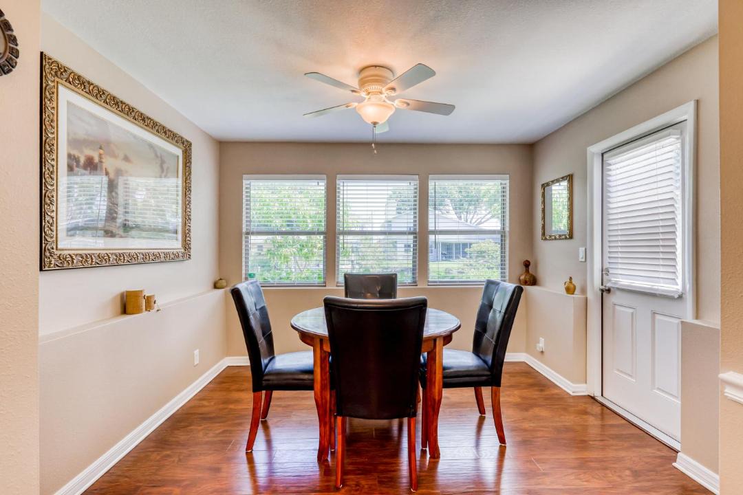 Photo of Livingroom in Lake Shore Estates